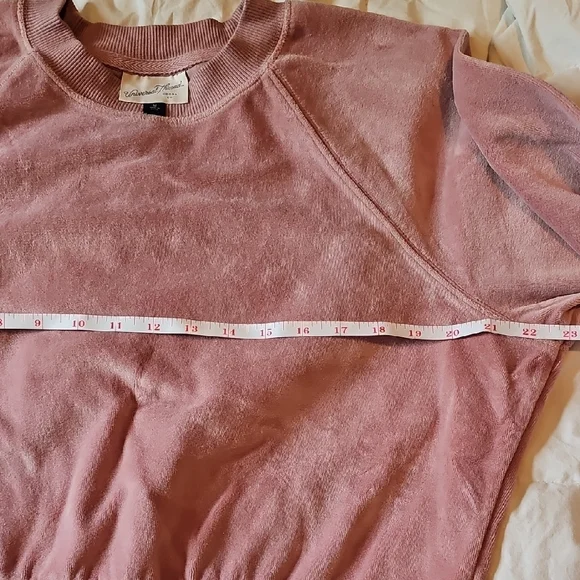 Universal Thread Pink Sweatshirt - Picture 2 of 3